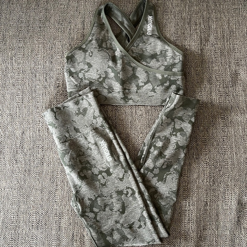 Green Adapt Camo Seamless Gymshark Bra and Leggings Set